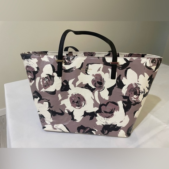 kate spade Handbags - 💕 Kate Spade Floral Design Tote EUC ❤️ 👜
